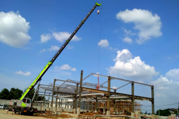 Sewa Mobile Crane 80 Ton - AZZA Crane | Telp : 0813-8079-6922